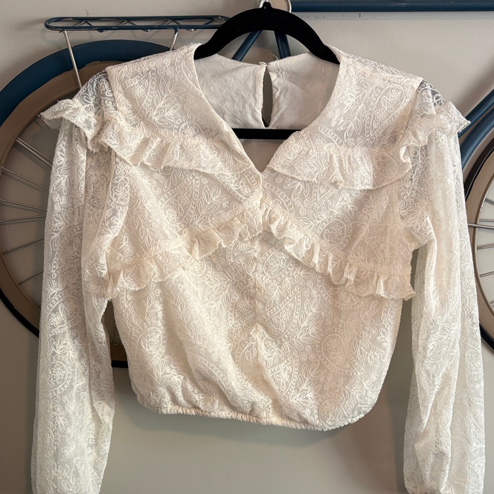 Zara Elegant White Lace Ruffle Top delicate Paisley embroidered lace.